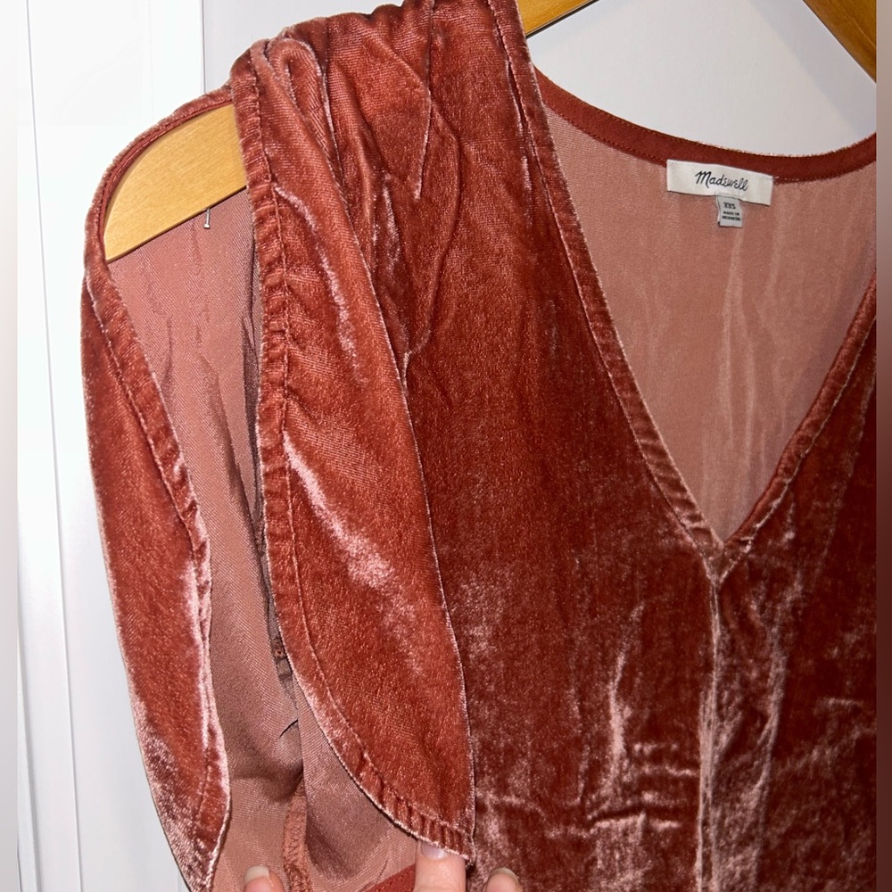 Madewell split sleeve, deep vneck,‎ ruffle hem, crushed velour top- sz XXS - Picture 3 of 7